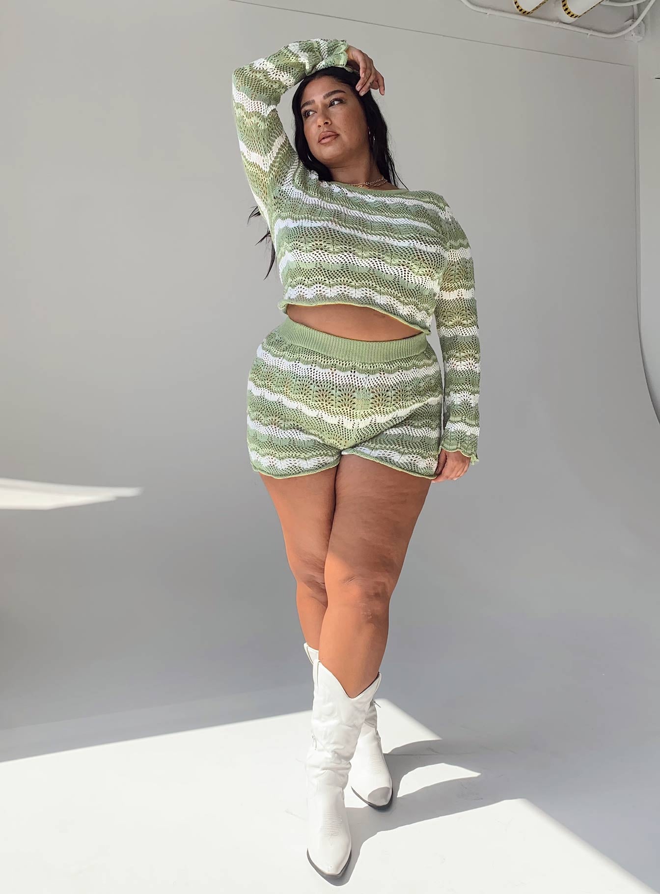 Knit set Crochet knit material Long sleeve top Cropped design Scoop neckline High waisted shorts