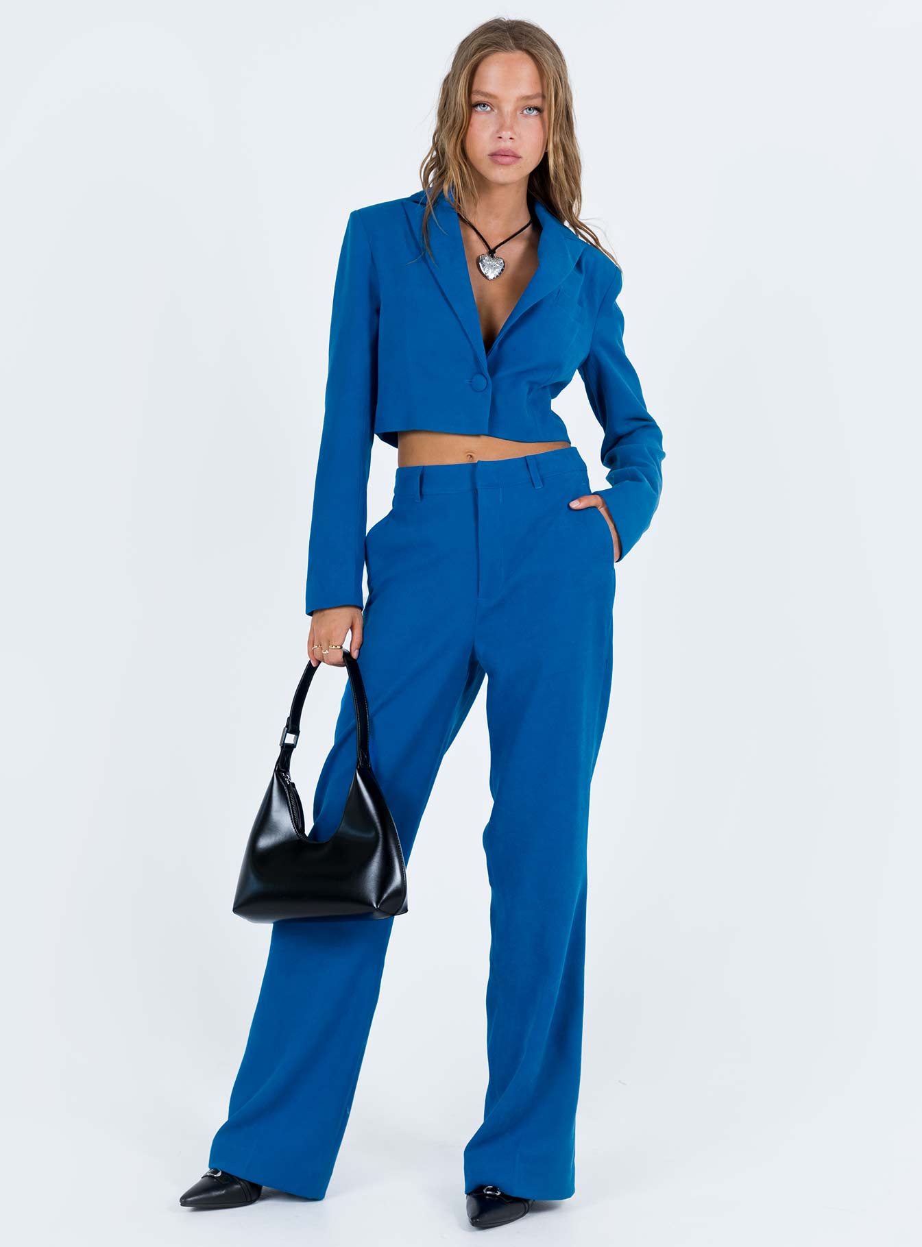 Blue blazer Ribbed material Lapel collar Single button fastening at front Chest pocket Padded shoulders