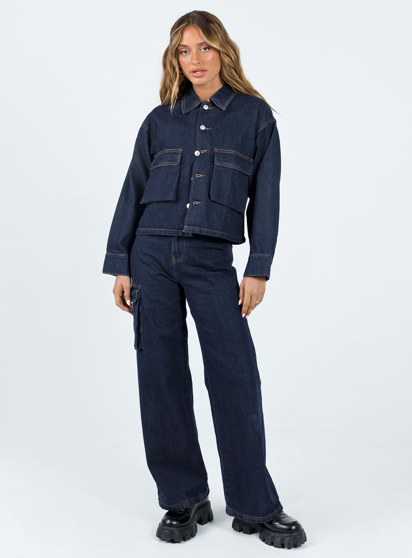 Denim jacket Dark wash denim Pointed collar Button fastening at front Silver-toned hardware Twin chest pockets Double button cuff