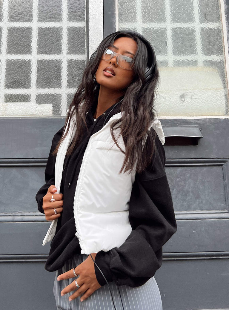 25 Ways To Wear Puffer Vests For Women 2019. White Puffer Vest And Pleated  Skirt #fall #vests