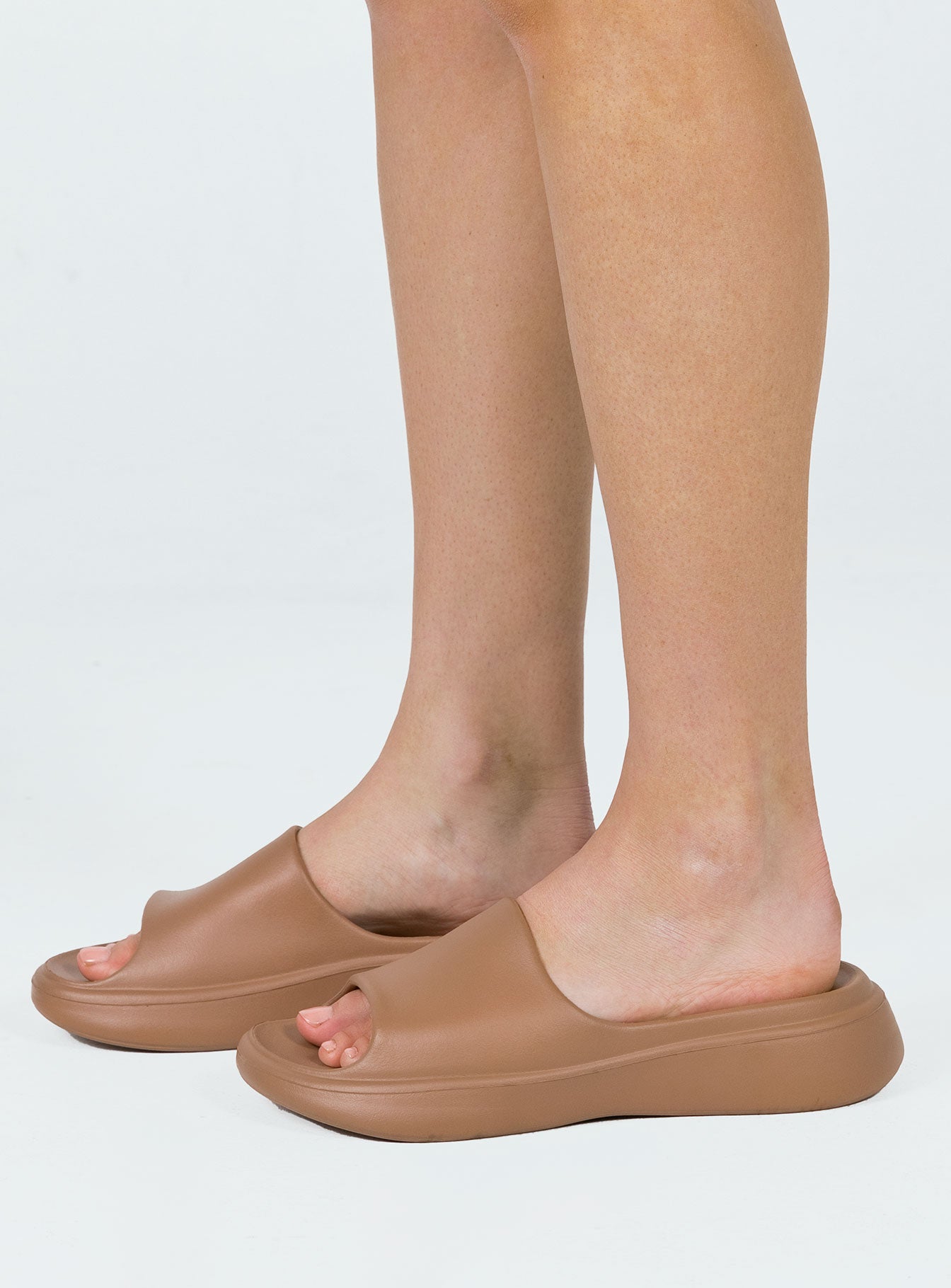 Brown slides Rubber design  Single wide upper  Platform base  Lightweight 