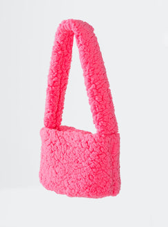 Shoulder bag Faux fur material Fixed strap Magnetic button fastening Internal pockets Flat base