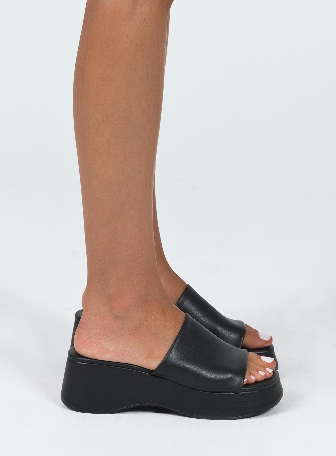 Sandals Single faux leather upper Padded footbed Rounded toe Slip-on style