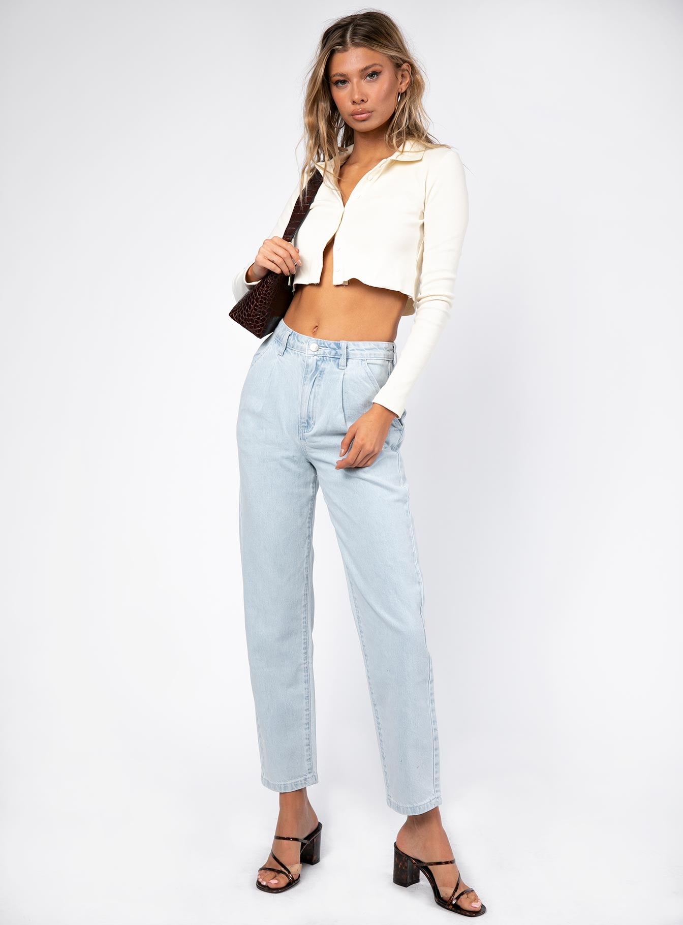 side view of model wearing Princess Polly Downtown Top Three Fourth Sleeves V-Neck 