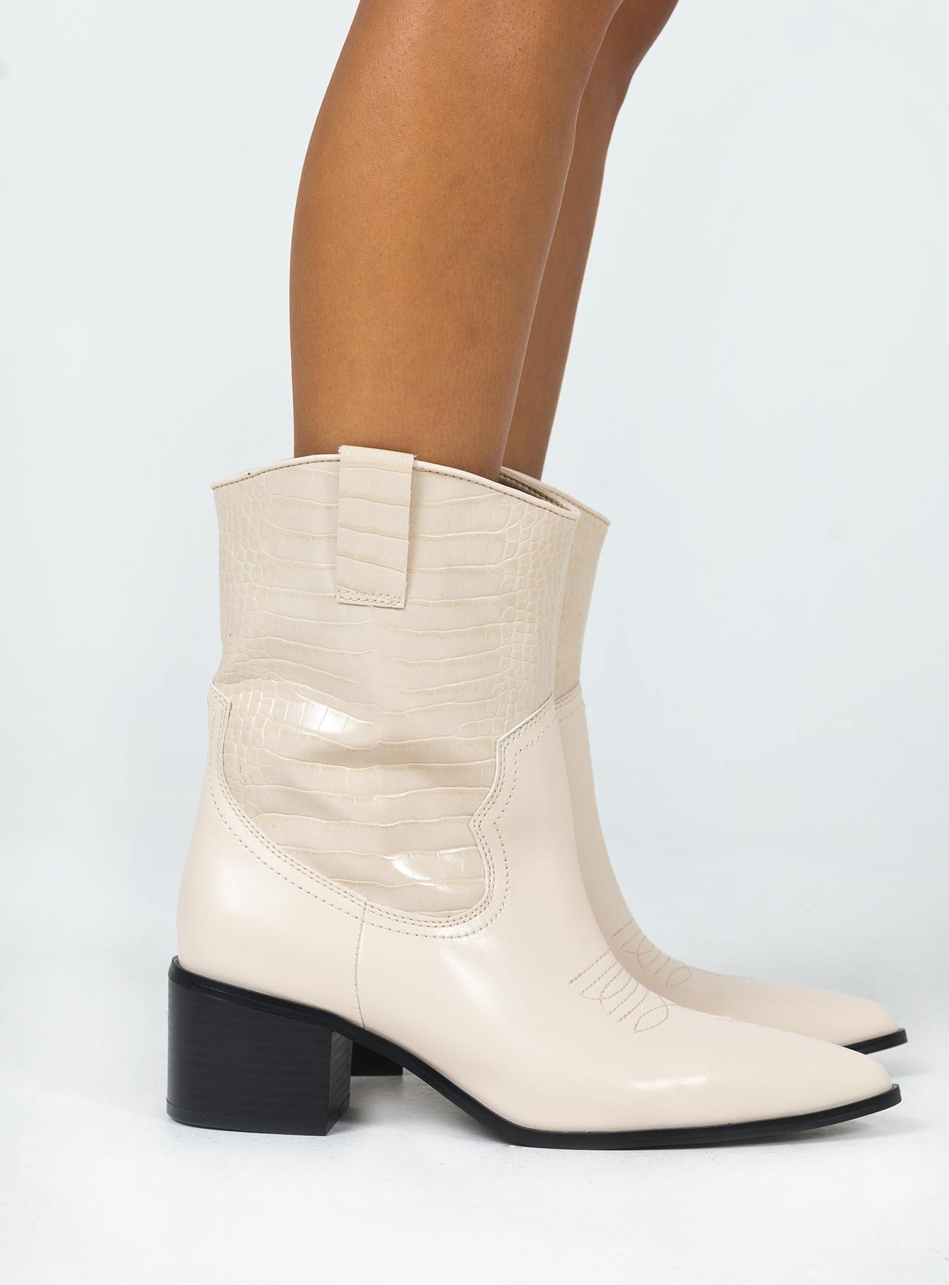 Boots Princess Polly Exclusive Upper 100% PU Outsole TPU Lining 100% spandex Faux leather material  Croc print Pull tabs  Pointed toe  Block heel  Heel height 6cm / 2.3