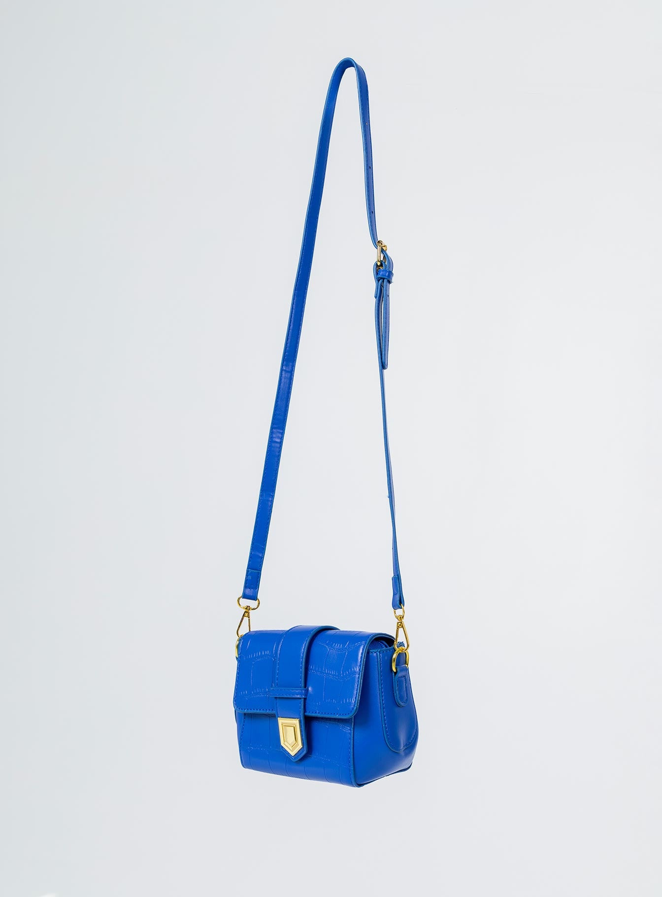 Crossbody  100% PU Faux croc leather  Magnetic button fastening  Removable & adjustable crossbody strap  Flat base 