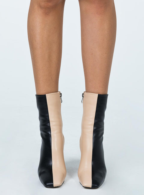 Two Sided Story Boots Black and Cream