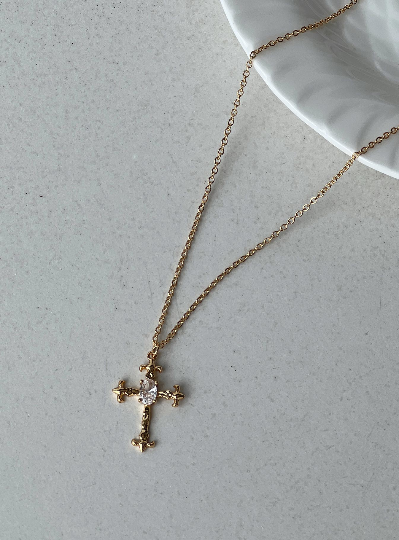 Amazon.com: JECOMY Dainty Cross Necklace for Women 14K Gold Plated Cubic  Zirconia Cross Pendant Necklaces Small Gold Cross Necklace Tiny Cross  Necklace for Girls Gift : Clothing, Shoes & Jewelry