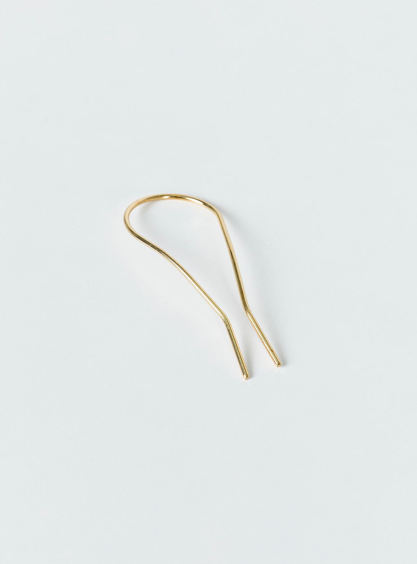 Hair pin Designed to be invisible when worn Gold-toned Lightweight