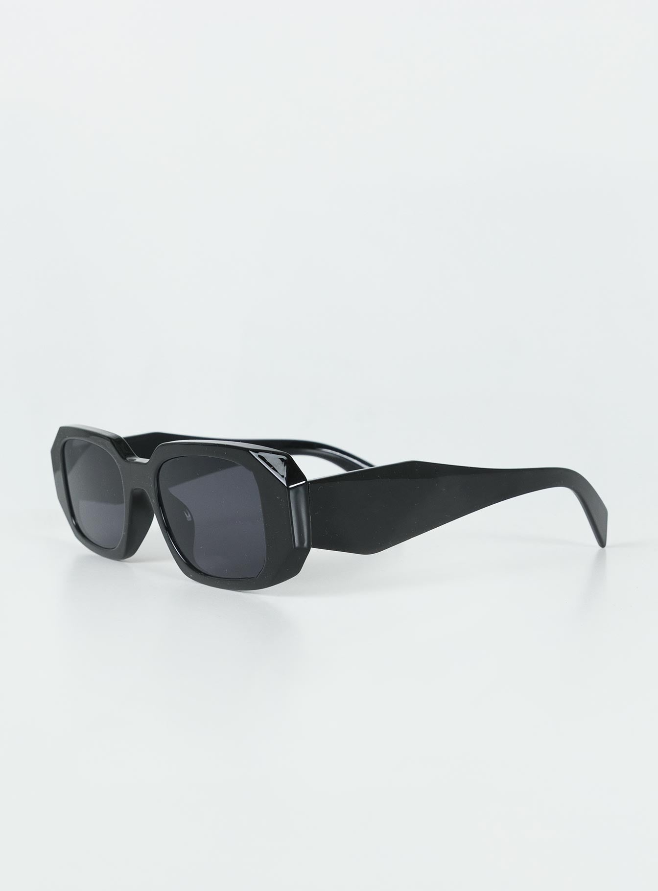 Sunglasses Black tinted lenses Moulded nose bridge Lightweight