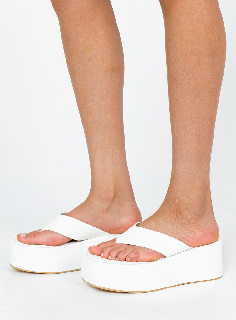 Voodoo
Sandals
White