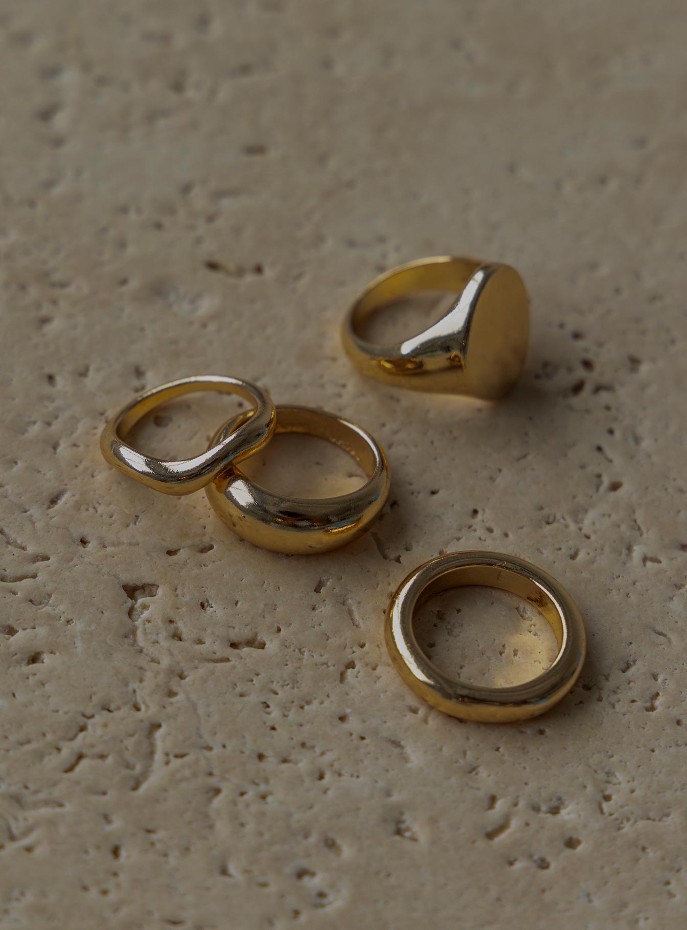 Ring pack 100% recycled zinc Pack of four  Gold-toned One signet style 