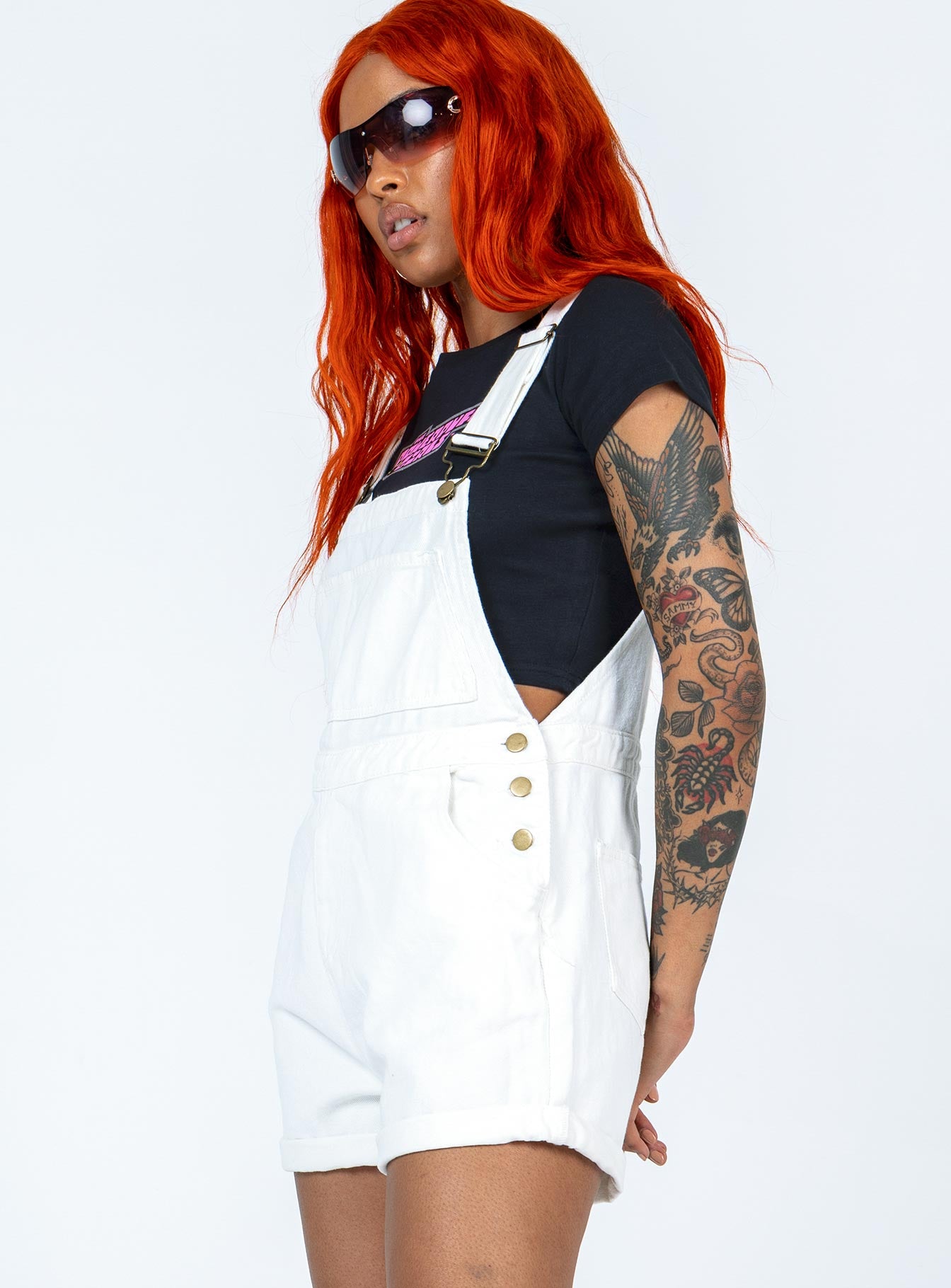 Overalls Adjustable shoulder straps  Button fastening at sides Large chest pockets Front & back pockets  Fixed rolled hem Adjustable straps Non-stretch 