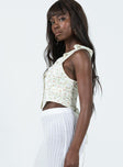 Crop top Floral print Scooped neckline Button fastening at font Frill detail Lace-up fastening at back Curved hem 