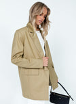 Oversized blazer Single-button fastening Long pointed collar Twin front pockets Single chest pocket Padded shoulders