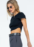 Cropped tee 95% organic cotton 5% elastane  Ribbed material  Cap sleeves  Rounded hem 