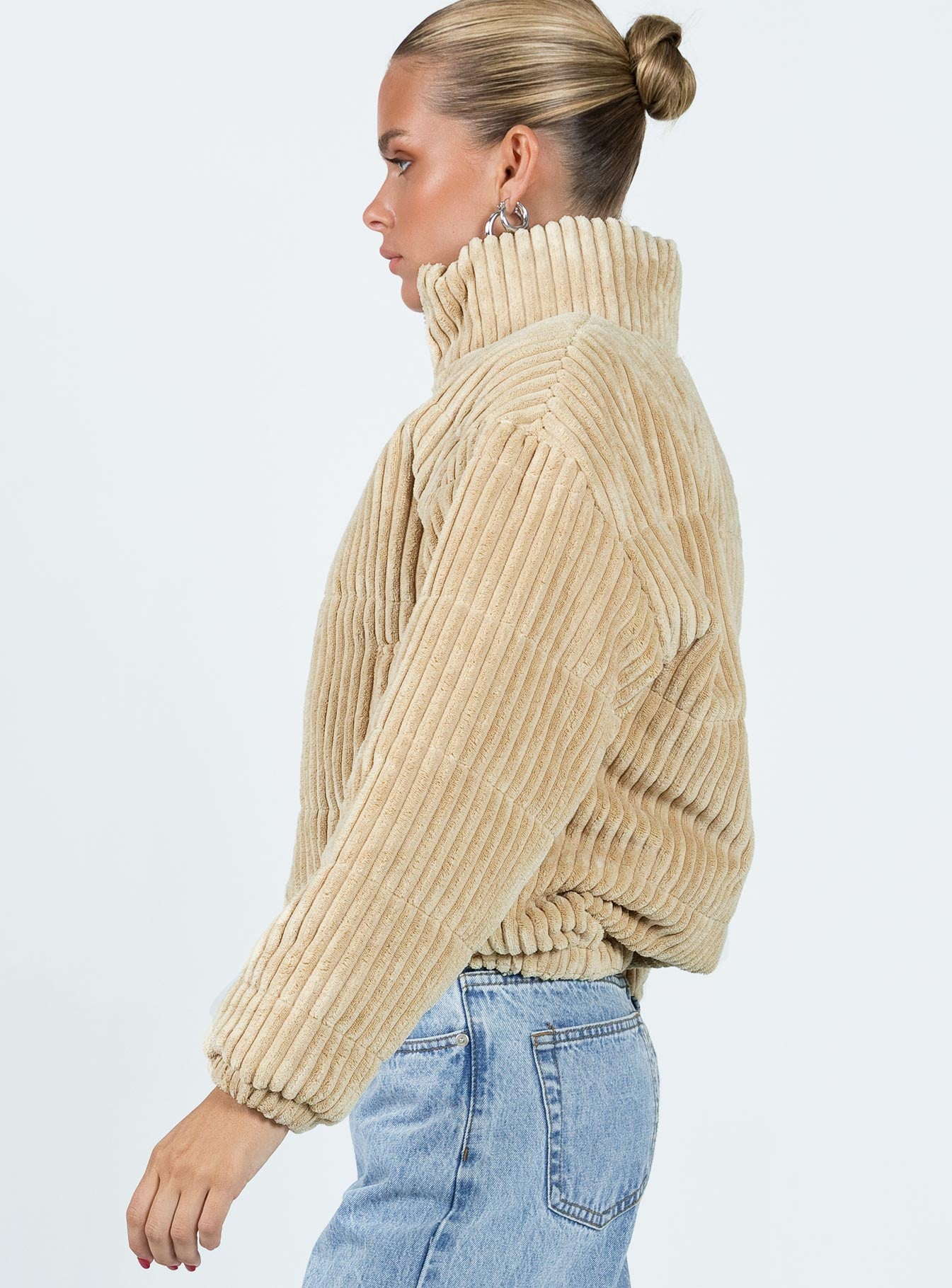 Puffer jacket Cord material Zip fastening at front Twin hip pockets Elasticated band at waist & cuffs Non-stretch Fully lined 