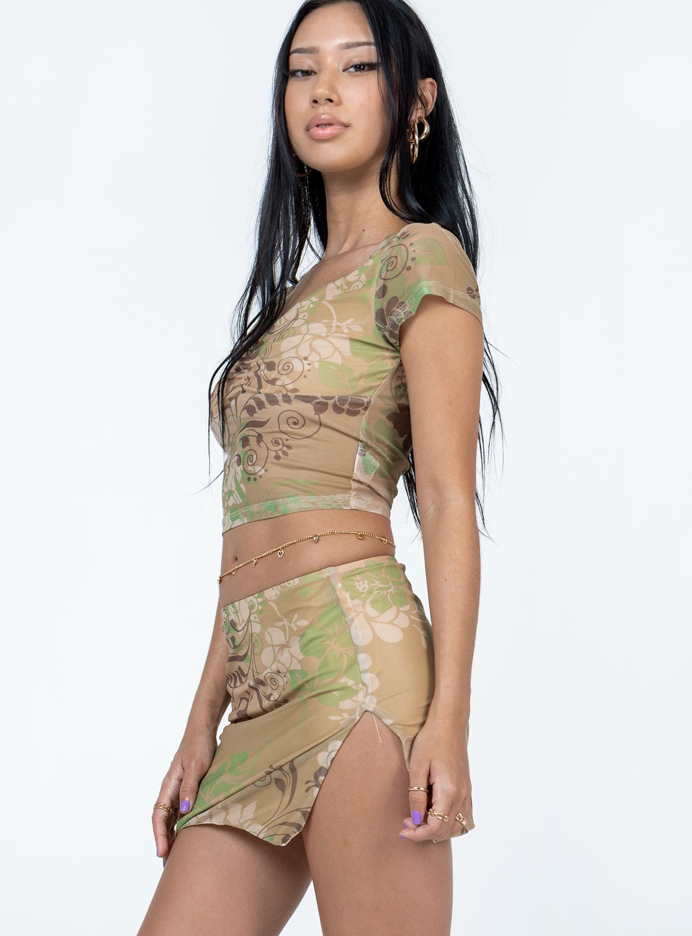 Matching set Sheer mesh material  Floral print  Crop top  V neckline  Cap sleeves  Mini skirt  Elasticated waistband  Side slit 