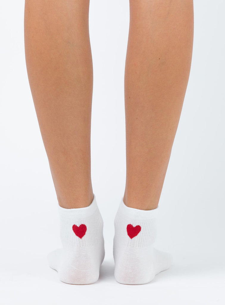 Ayla
Heart
Socks
White