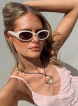 Sunglasses Rounded frame Moulded nose bridge Brown tinted lenses