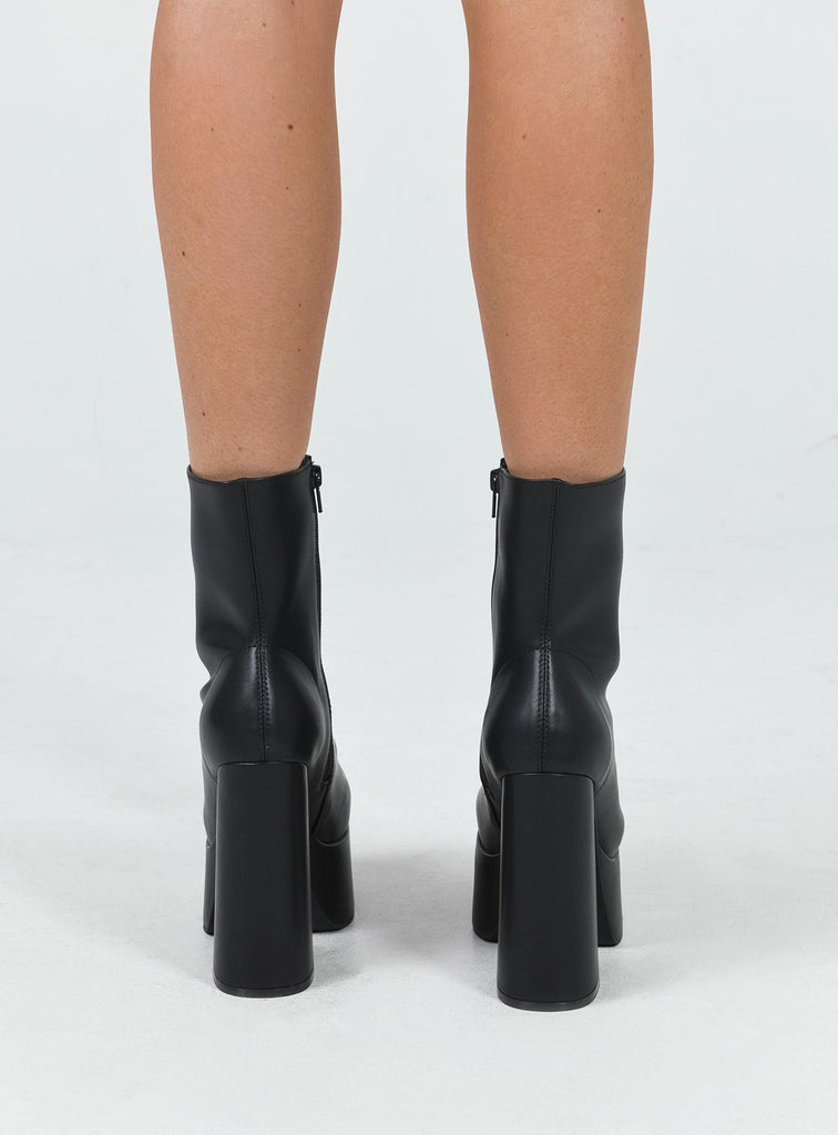 Garvie Platform Boots Black