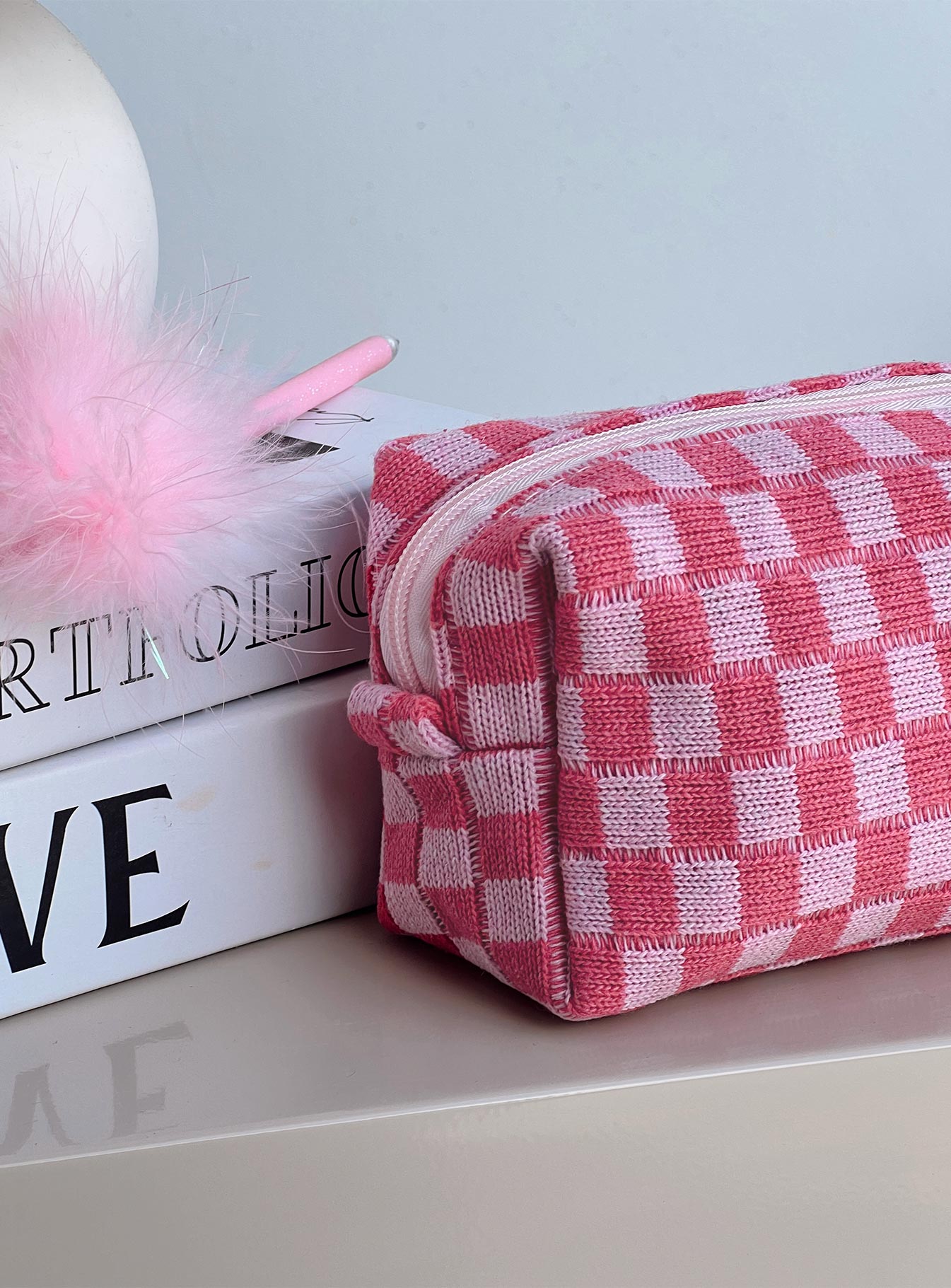 Cosmetics bag Knit material Check print Zip fastening  Fully lined 