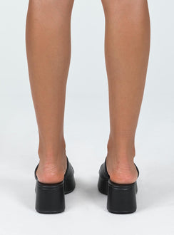 Sandals Single faux leather upper Padded footbed Rounded toe Slip-on style