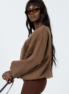 Oversized sweatshirt Print on front Crew neckline Relaxed sleeves Drop shoulder Soft fleece lining