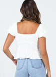 Crop top Crinkle material Can be worn on or off the shoulder  Elasticated shoulder  Puff sleeves Button front fastening 