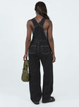 Overalls Contrast stitching Adjustable shoulder straps  Large chest pocket  Button fastening at hips  Four classic pockets  Wide leg 