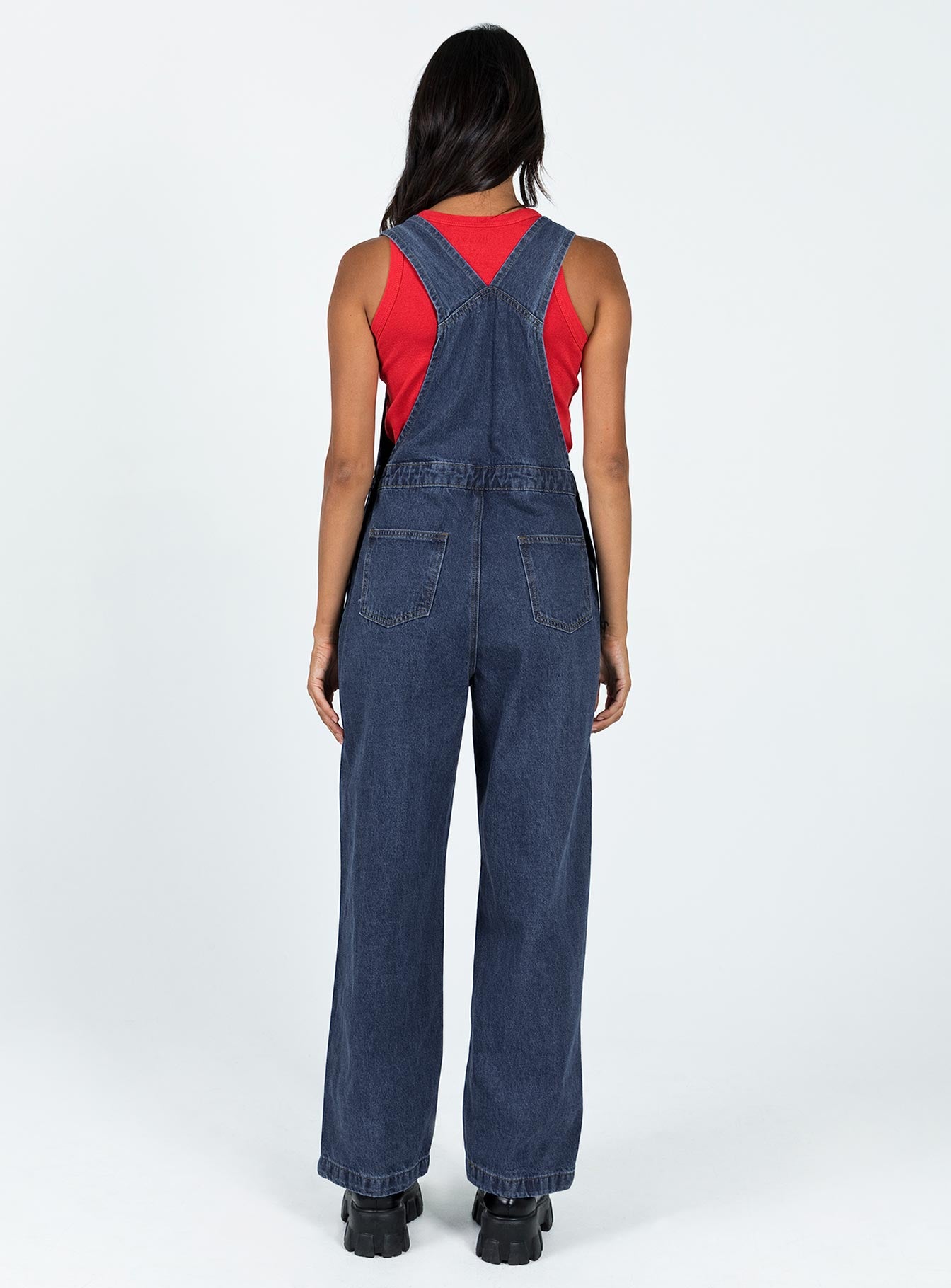 Overalls Cord material  Adjustable shoulder straps  Button fastening at hips  Chest pocket  Wide leg 