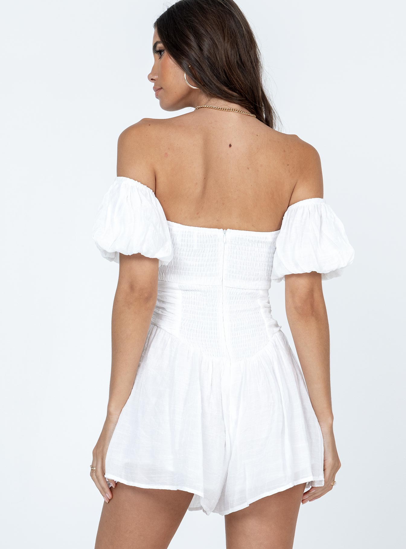 Romper Off the shoulder puff sleeves  Removable & adjustable shoulder straps  Twisted bust  Cut out midriff  Shirred back 