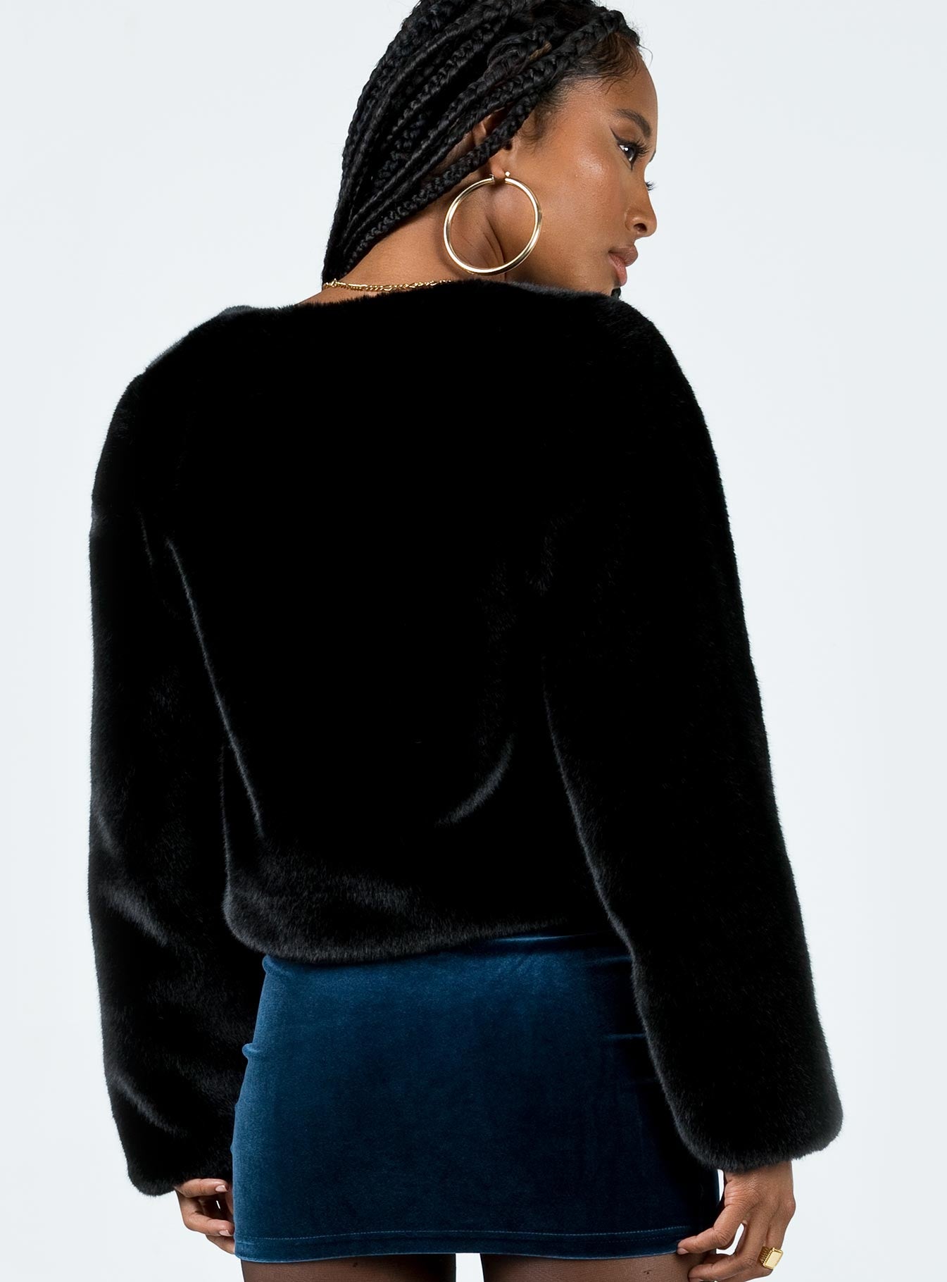 Cropped jacket Faux fur material Non-stretch Fully lined 