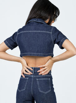 Cropped jacket Dark wash denim Short sleeves Classic collar Buttons fastening at front Twin chest pockets