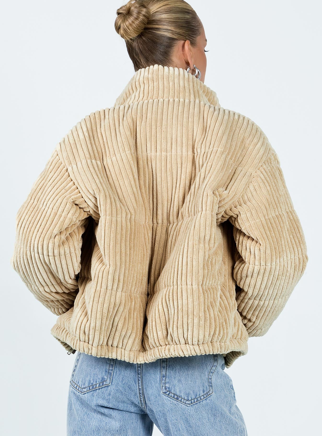 Puffer jacket Cord material Zip fastening at front Twin hip pockets Elasticated band at waist & cuffs Non-stretch Fully lined 