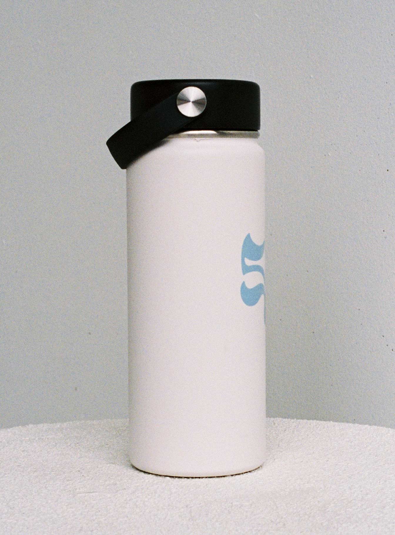 Water bottle Stainless steel design  BPA free Graphic print  Handle lid  Holds 550mL