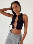 Crop top  Slim fitting  100% polyester  Ribbed material  Open front  Good stretch  Unlined 