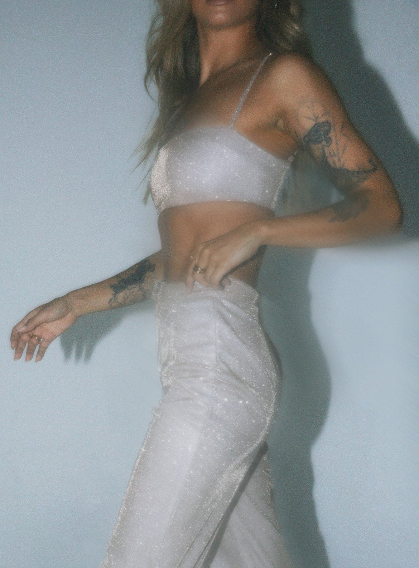 Matching set Sparkly material Crop top Adjustable shoulder straps Zip fastening at back Pants High rise Zip & clasp fastening  Subtle pleats at waist Straight leg