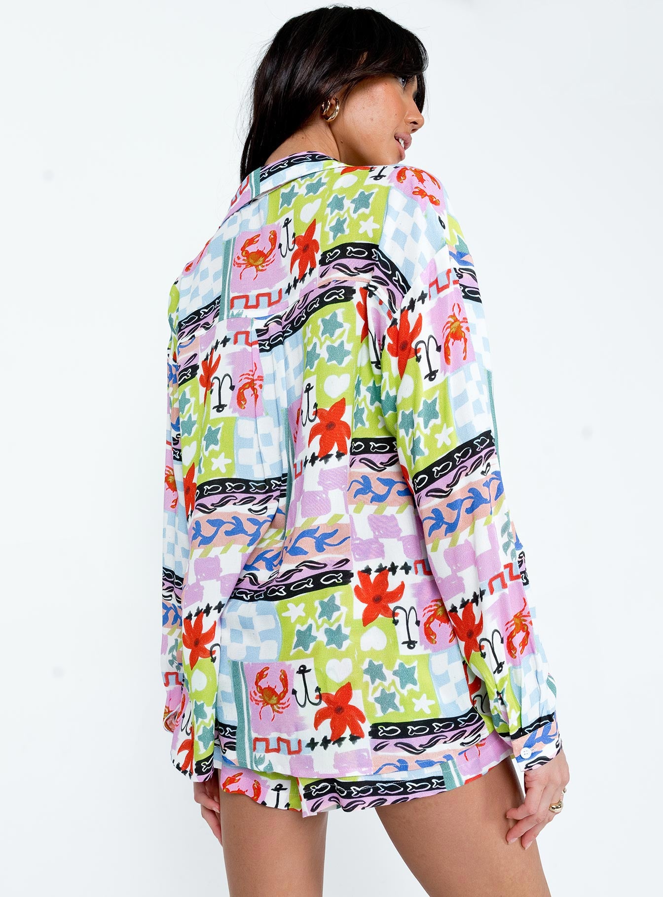 Matching set Graphic print  Collared shirt  High waisted shorts  Elasticated drawstring waist  Twin hip pockets 