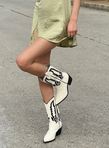 12 Chelsea-Boot Outfits You'll Want to Re-Create This Season | Who What Wear