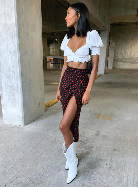 15 Midi Skirts Outfits To Wear In 2023 & How To Style Them - Vogue