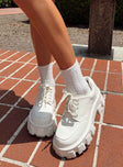 Mia Shoes White